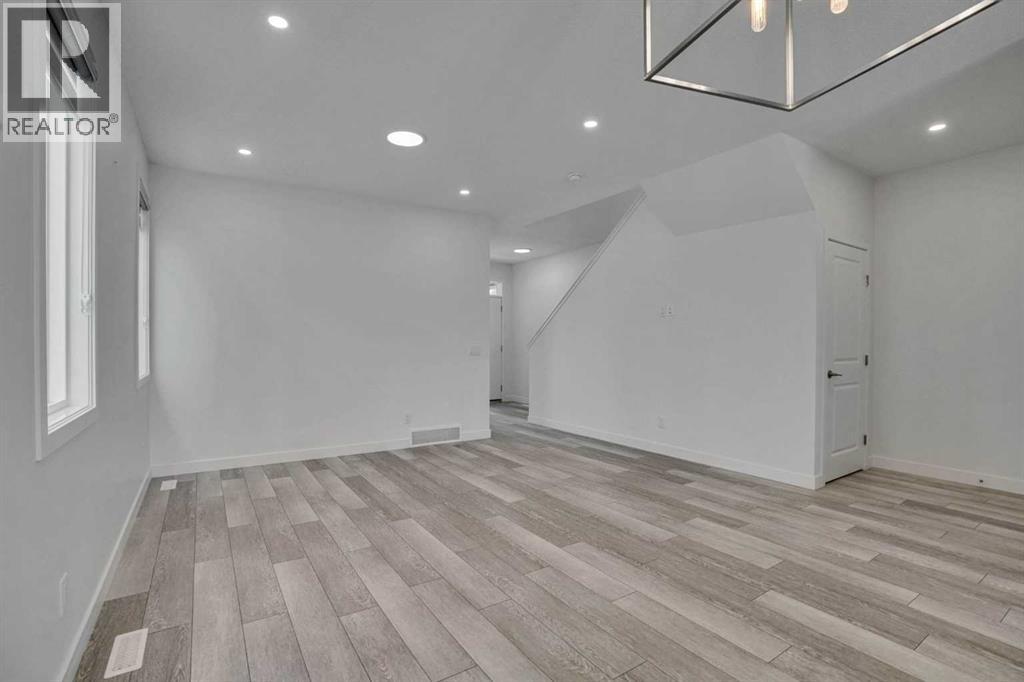 26 Amblehurst Path NW, Calgary, Alberta  T3P 1W8 - Photo 5 - A2297433