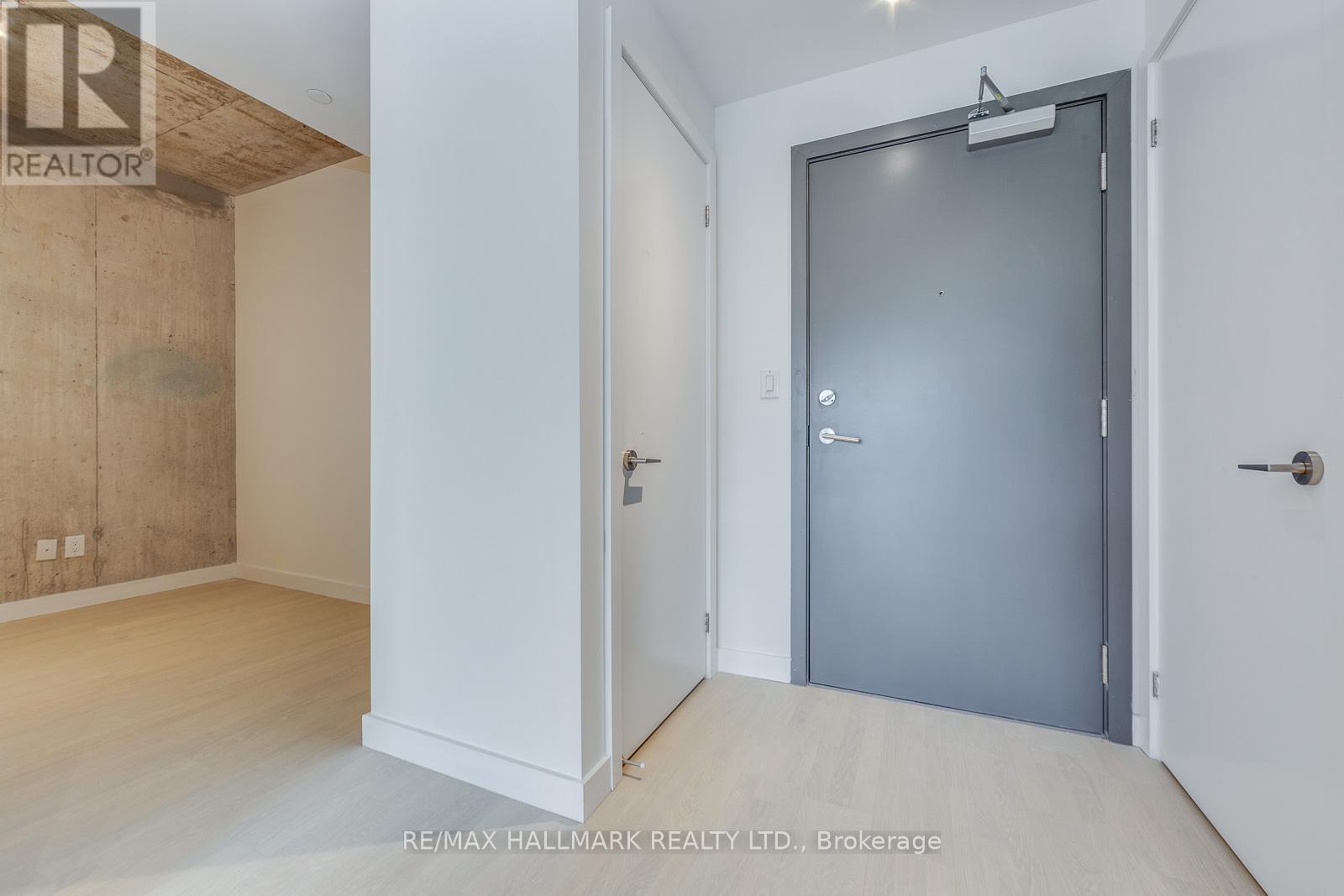 419 - 246 Logan Avenue, Toronto, Ontario  M4M 0E9 - Photo 3 - E13210290