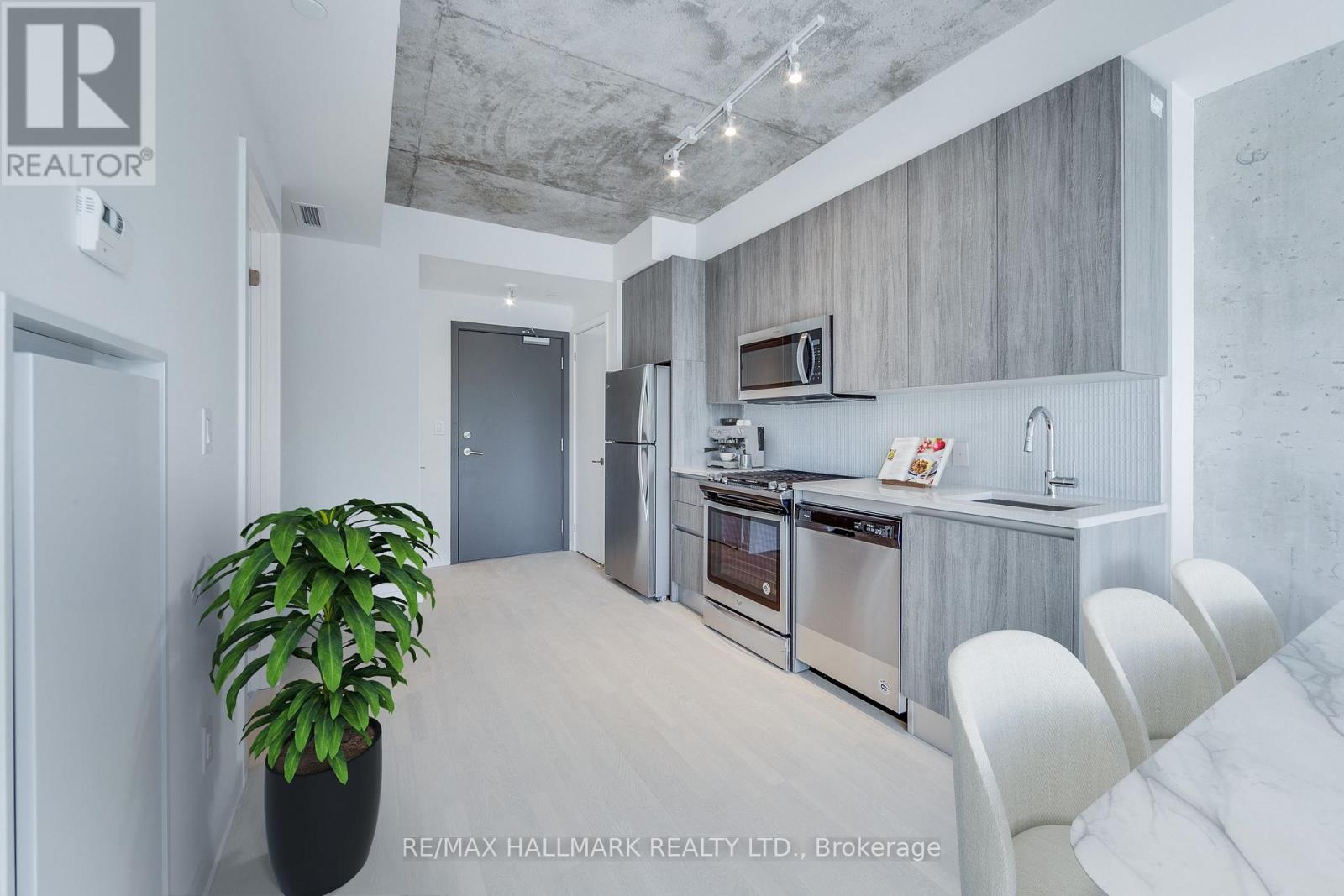 419 - 246 Logan Avenue, Toronto, Ontario  M4M 0E9 - Photo 4 - E13210290