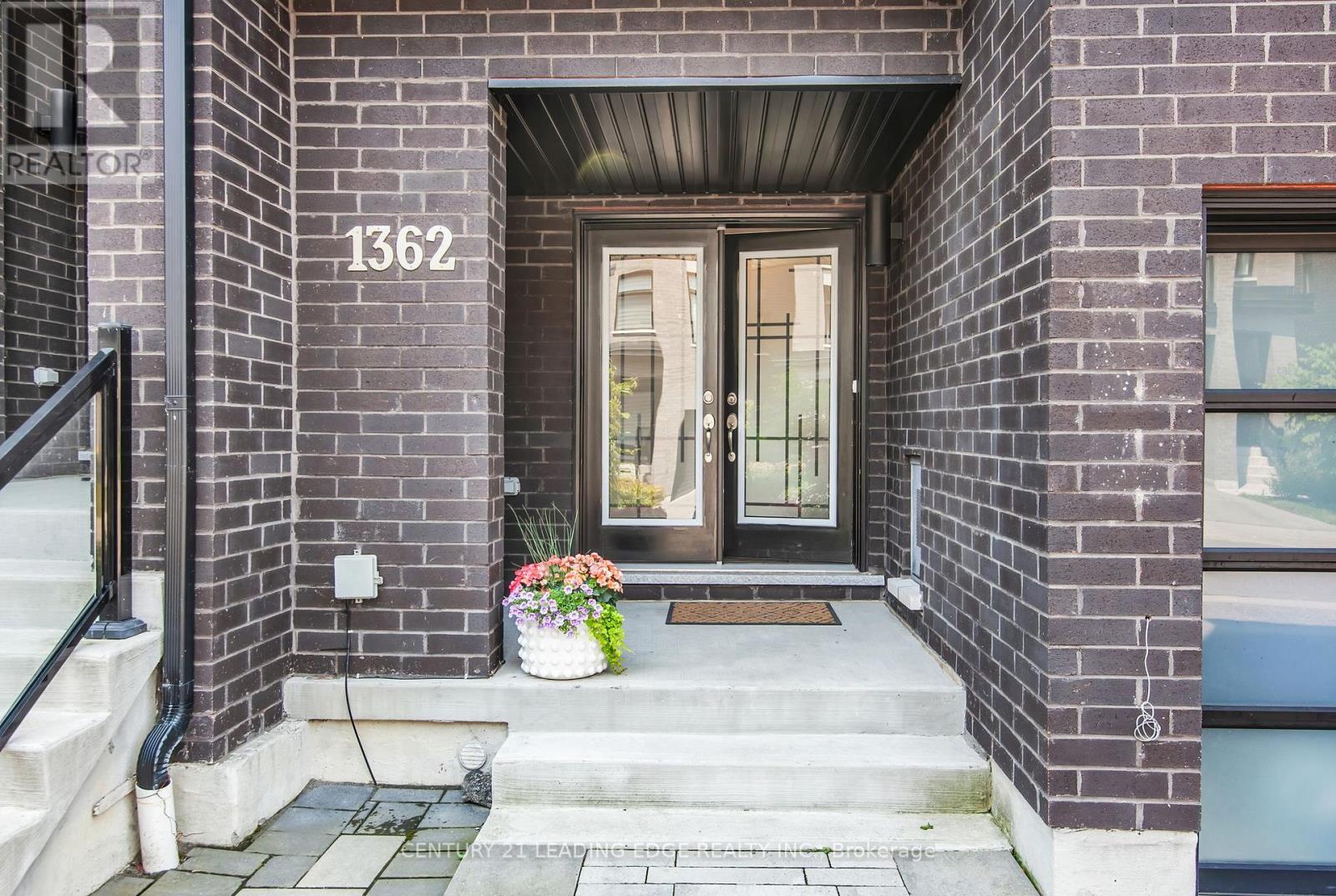 1362 Gull Crossing N, Pickering, Ontario  L1W 0B7 - Photo 3 - E13210334