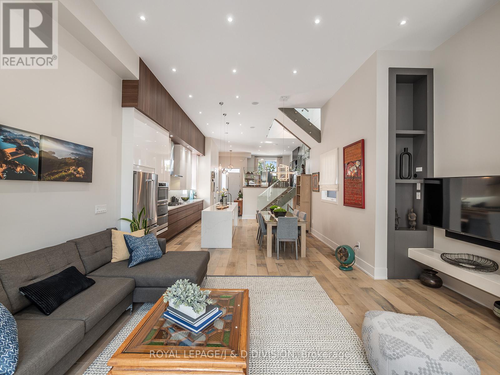 221 Virginia Avenue, Toronto, Ontario  M4C 2T6 - Photo 16 - E13210384