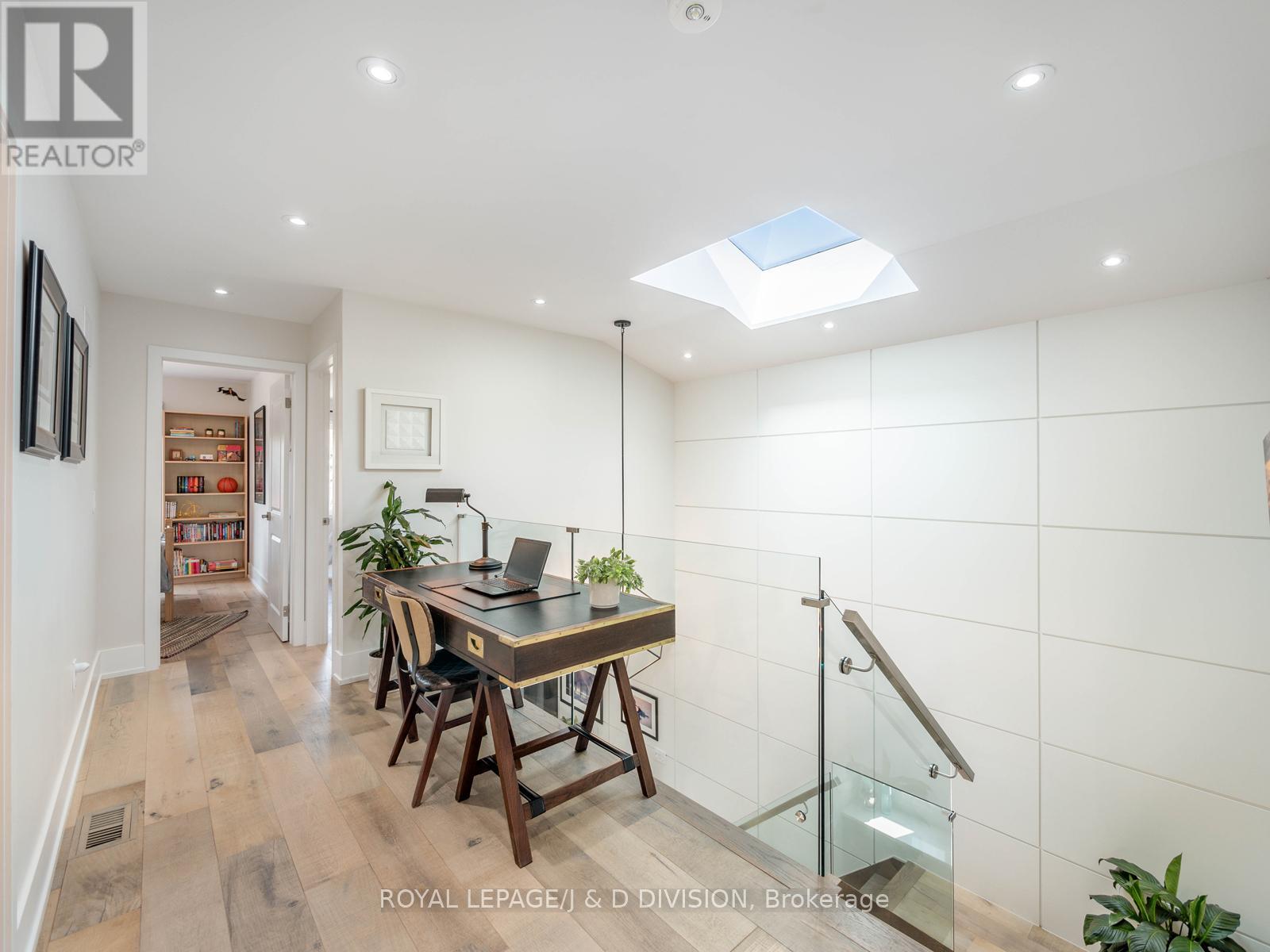 221 Virginia Avenue, Toronto, Ontario  M4C 2T6 - Photo 22 - E13210384