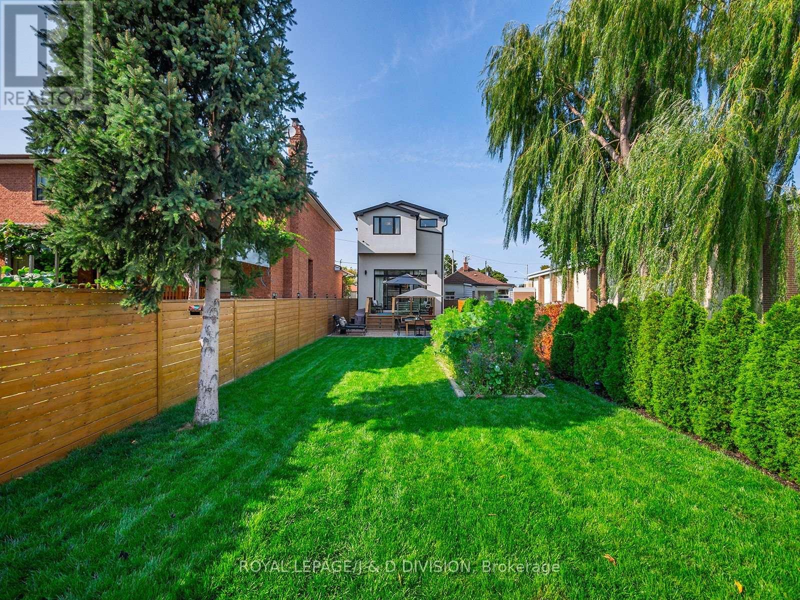 221 Virginia Avenue, Toronto, Ontario  M4C 2T6 - Photo 48 - E13210384