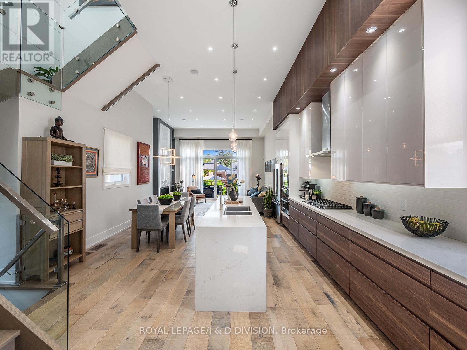 221 Virginia Avenue, Toronto, Ontario  M4C 2T6 - Photo 6 - E13210384