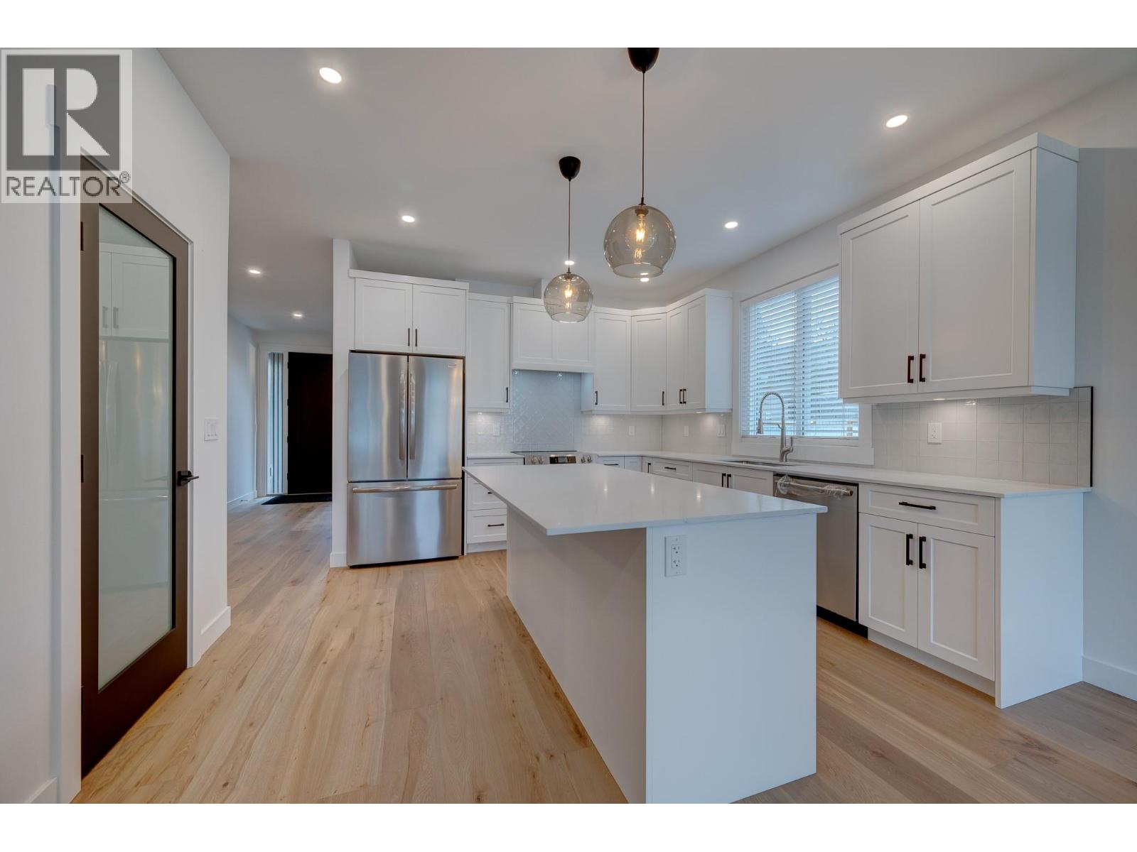 2244 Valleyview Drive, Kamloops, British Columbia  V2C 4C7 - Photo 4 - 10388805