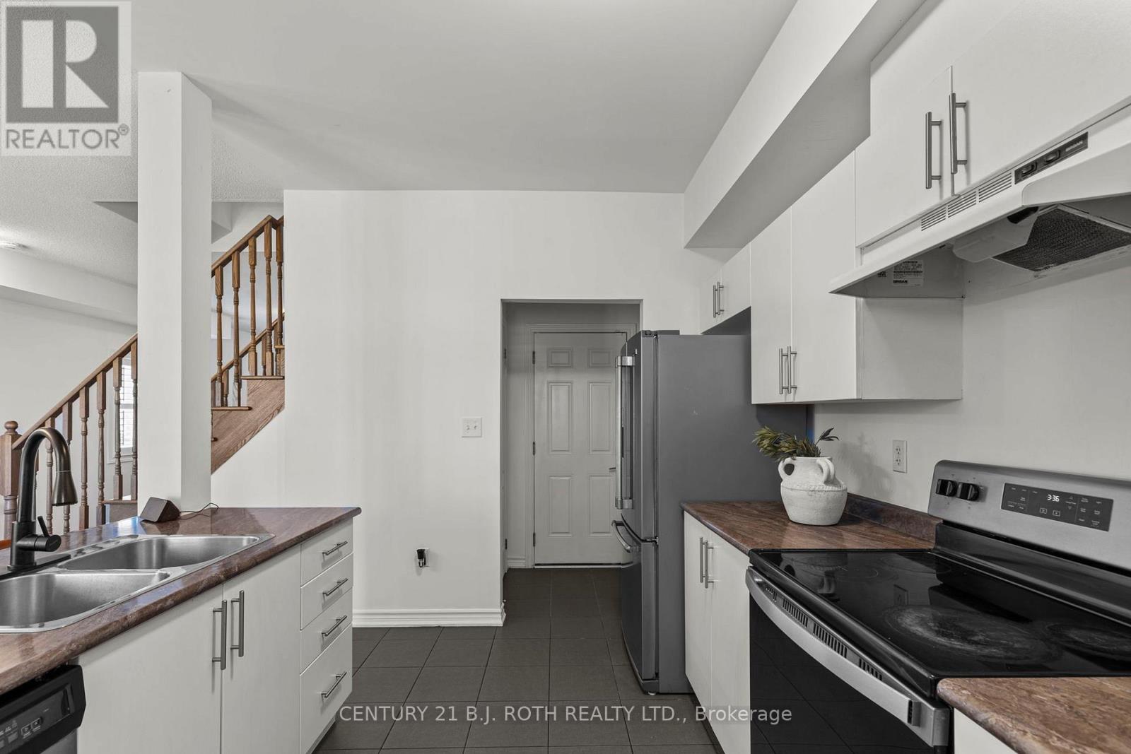 21 Brown Bear Street, Barrie, Ontario  L9J 0H7 - Photo 12 - S13210374