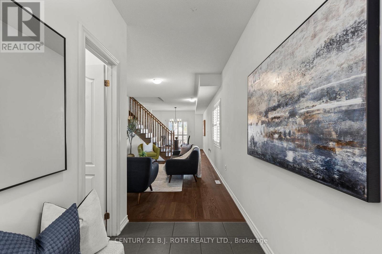 21 Brown Bear Street, Barrie, Ontario  L9J 0H7 - Photo 5 - S13210374