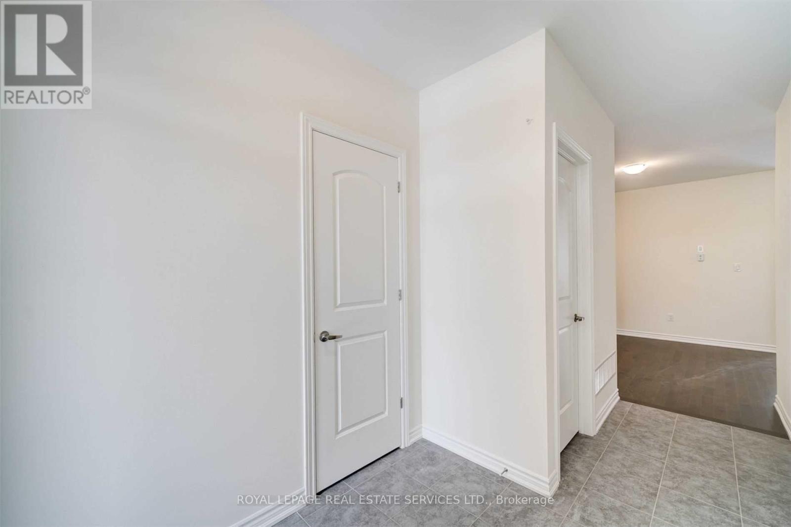 25 Garrett Styles Drive, Georgina, Ontario  L4P 2E7 - Photo 3 - N13210214