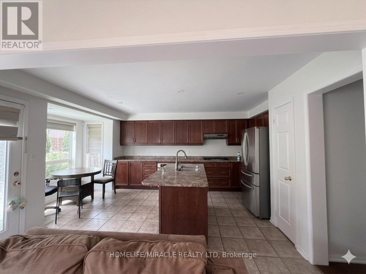 49 Ponymeadow Way, Brampton, Ontario  L6X 0M5 - Photo 10 - W13210016