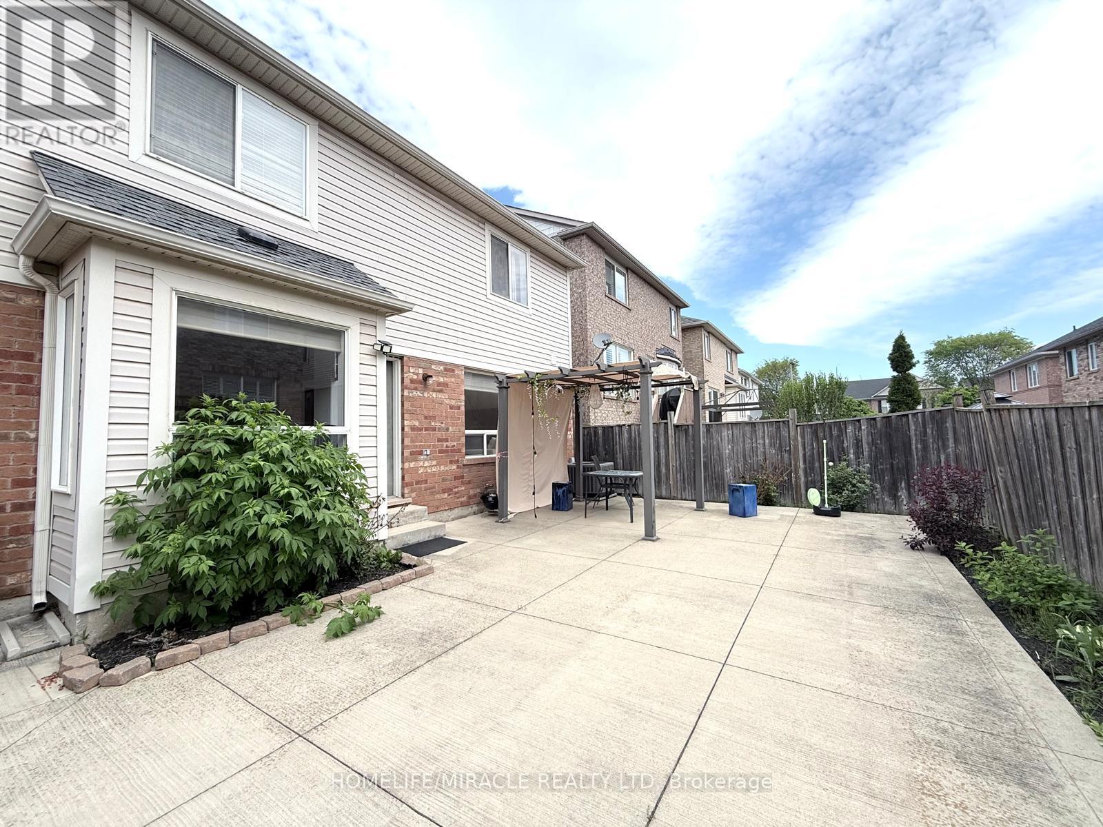 49 Ponymeadow Way, Brampton, Ontario  L6X 0M5 - Photo 2 - W13210016