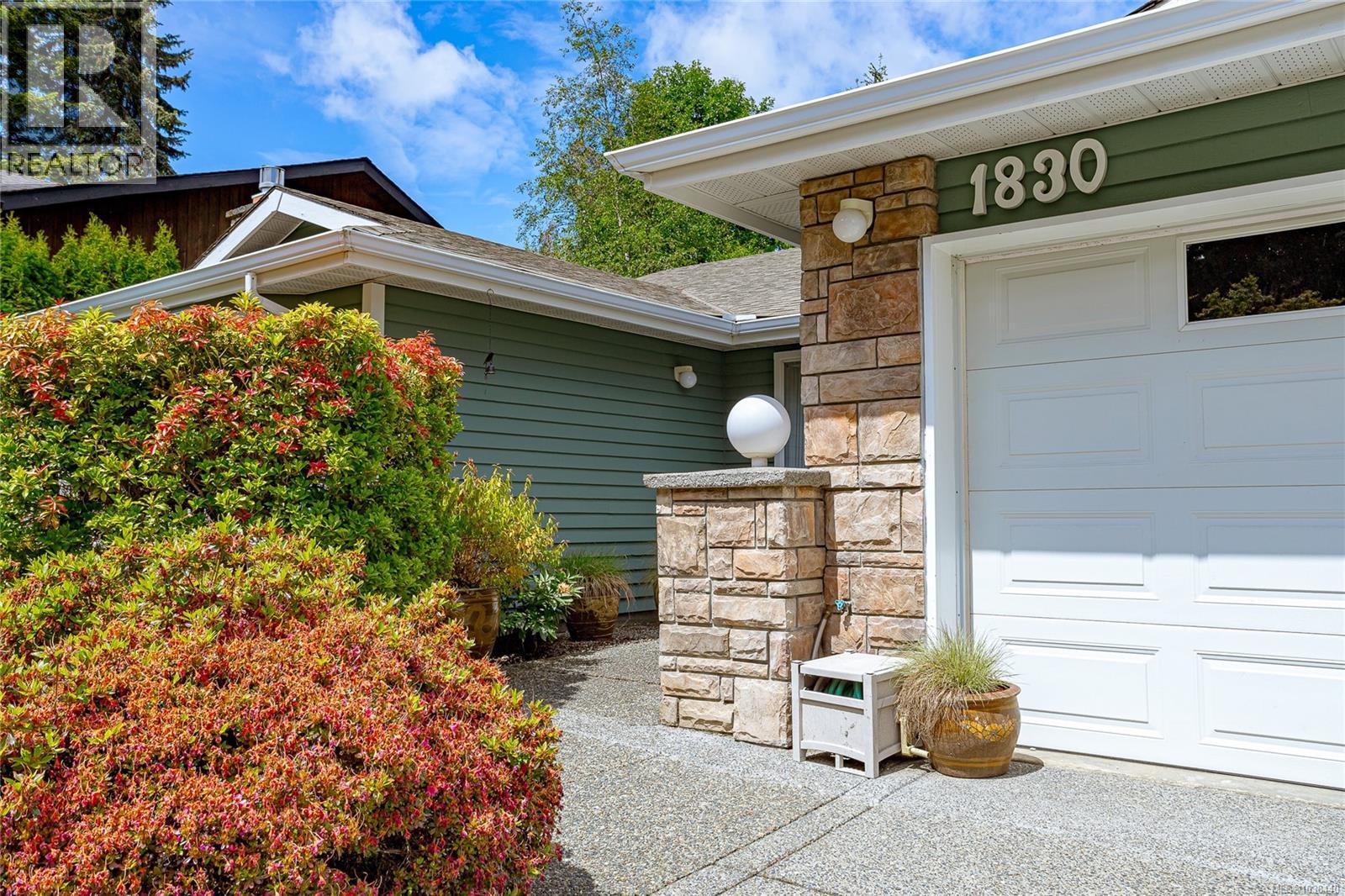 1830 Pastel Cres, Central Saanich, British Columbia  V8M 1N6 - Photo 2 - 1038440
