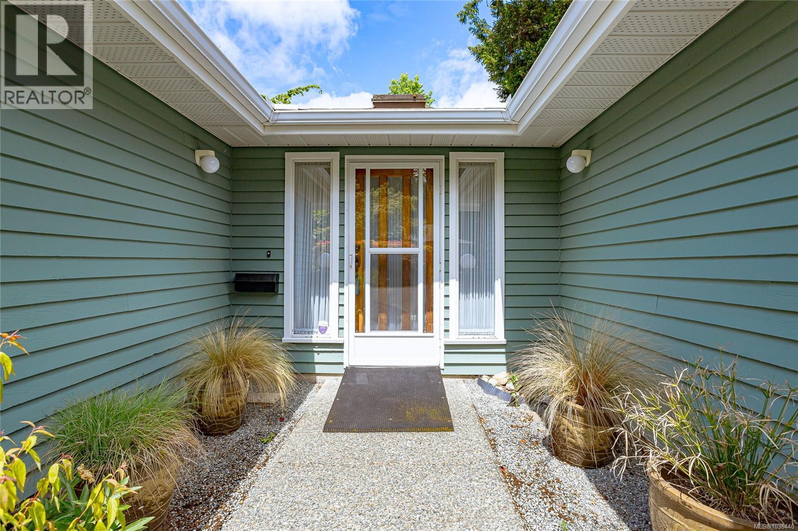 1830 Pastel Cres, Central Saanich, British Columbia  V8M 1N6 - Photo 3 - 1038440