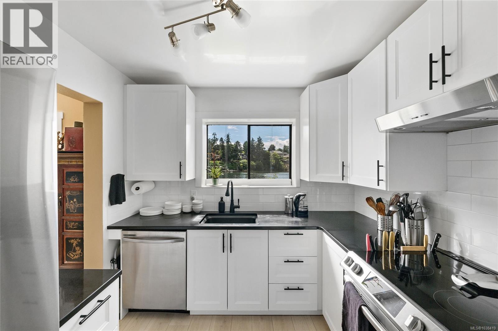 103 71 Gorge Rd W, Saanich, British Columbia  V9A 1L9 - Photo 6 - 1038419
