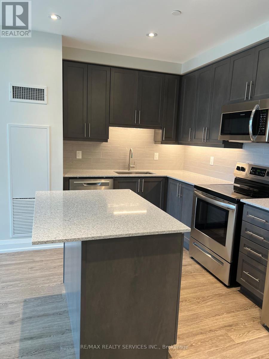303 - 15 Lynch Street, Brampton, Ontario  L6W 0C7 - Photo 2 - W13210258
