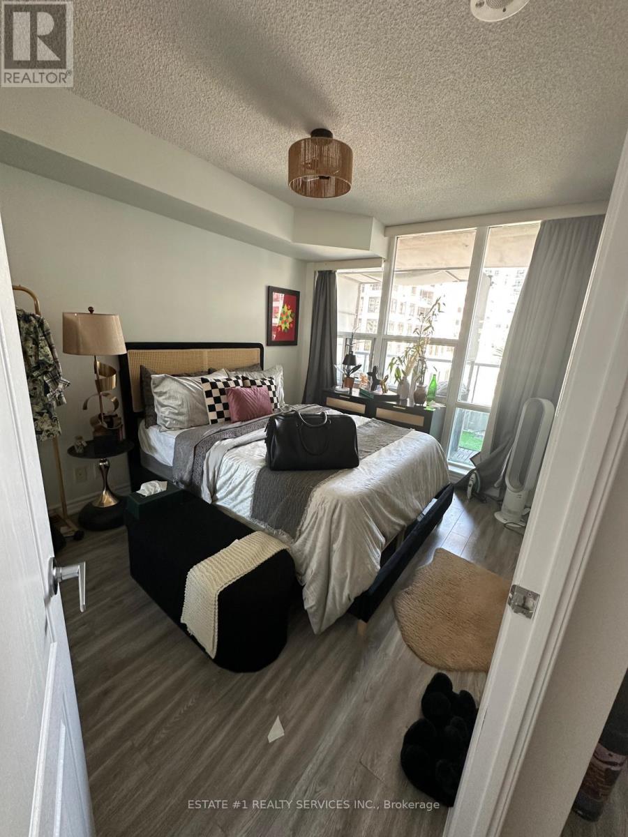802 - 33 Elm Drive, Mississauga, Ontario  L5B 4M2 - Photo 3 - W13210302