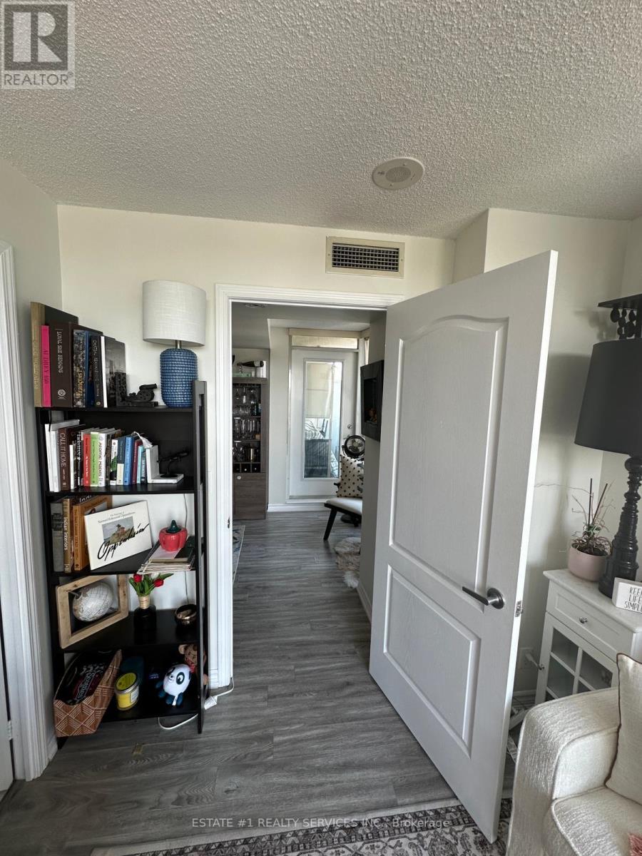 802 - 33 Elm Drive, Mississauga, Ontario  L5B 4M2 - Photo 5 - W13210302