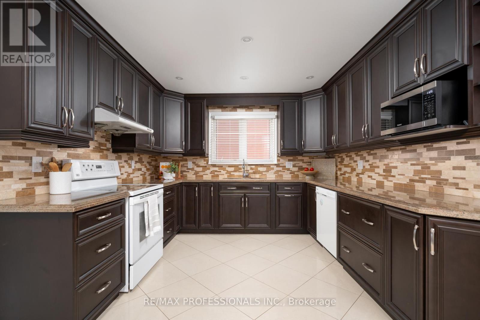 84 Harding Avenue, Toronto, Ontario  M6M 3A5 - Photo 18 - W13210324