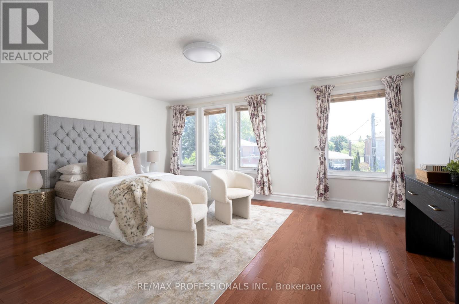 84 Harding Avenue, Toronto, Ontario  M6M 3A5 - Photo 2 - W13210324