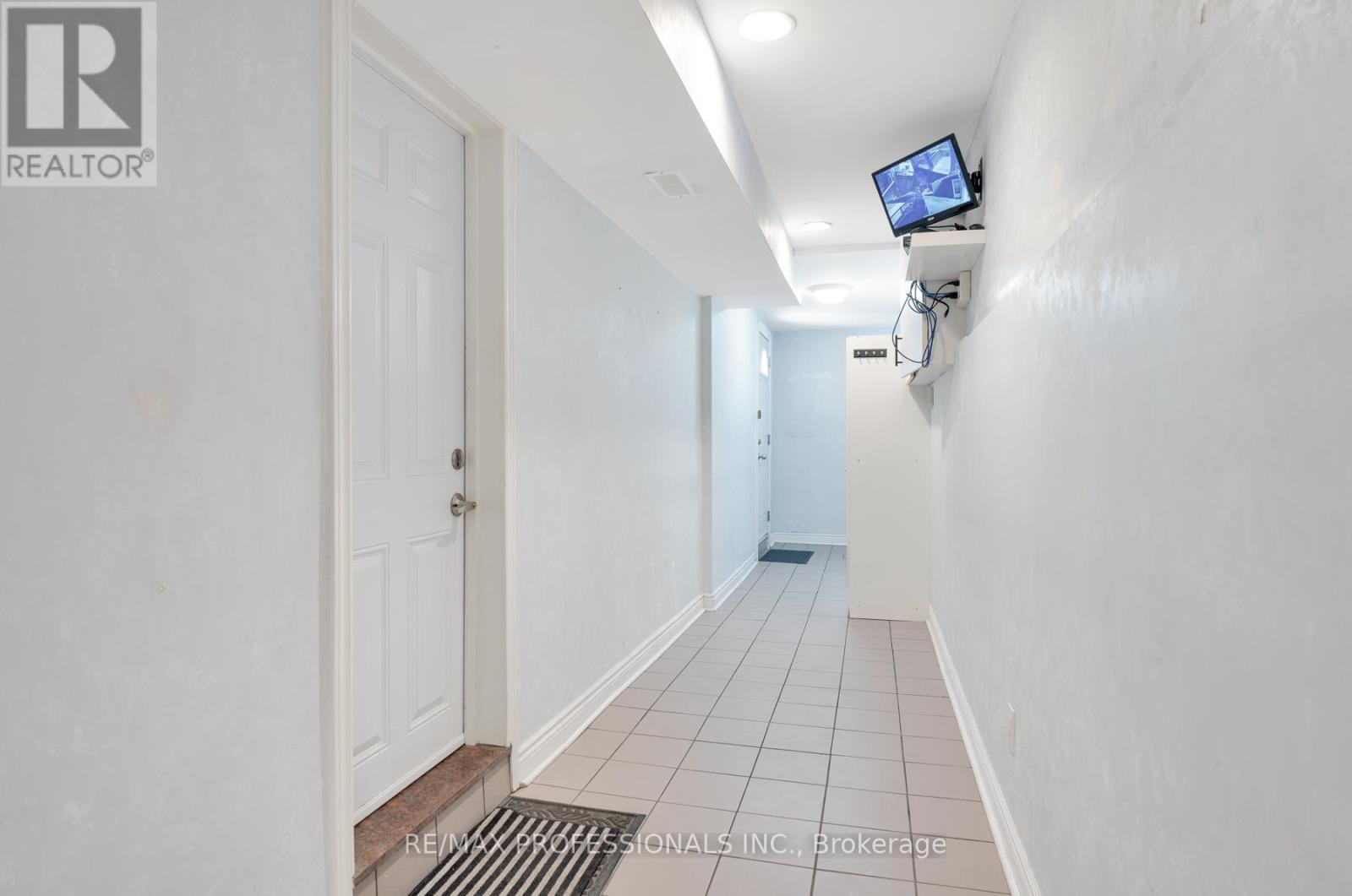 84 Harding Avenue, Toronto, Ontario  M6M 3A5 - Photo 39 - W13210324