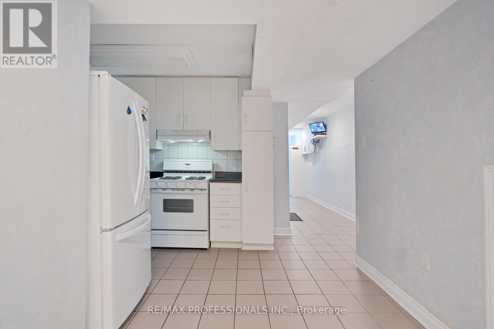 84 Harding Avenue, Toronto, Ontario  M6M 3A5 - Photo 41 - W13210324