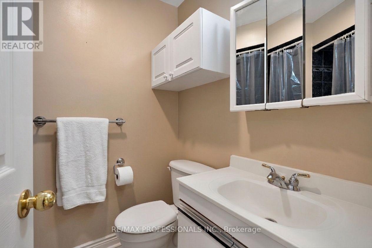 84 Harding Avenue, Toronto, Ontario  M6M 3A5 - Photo 42 - W13210324