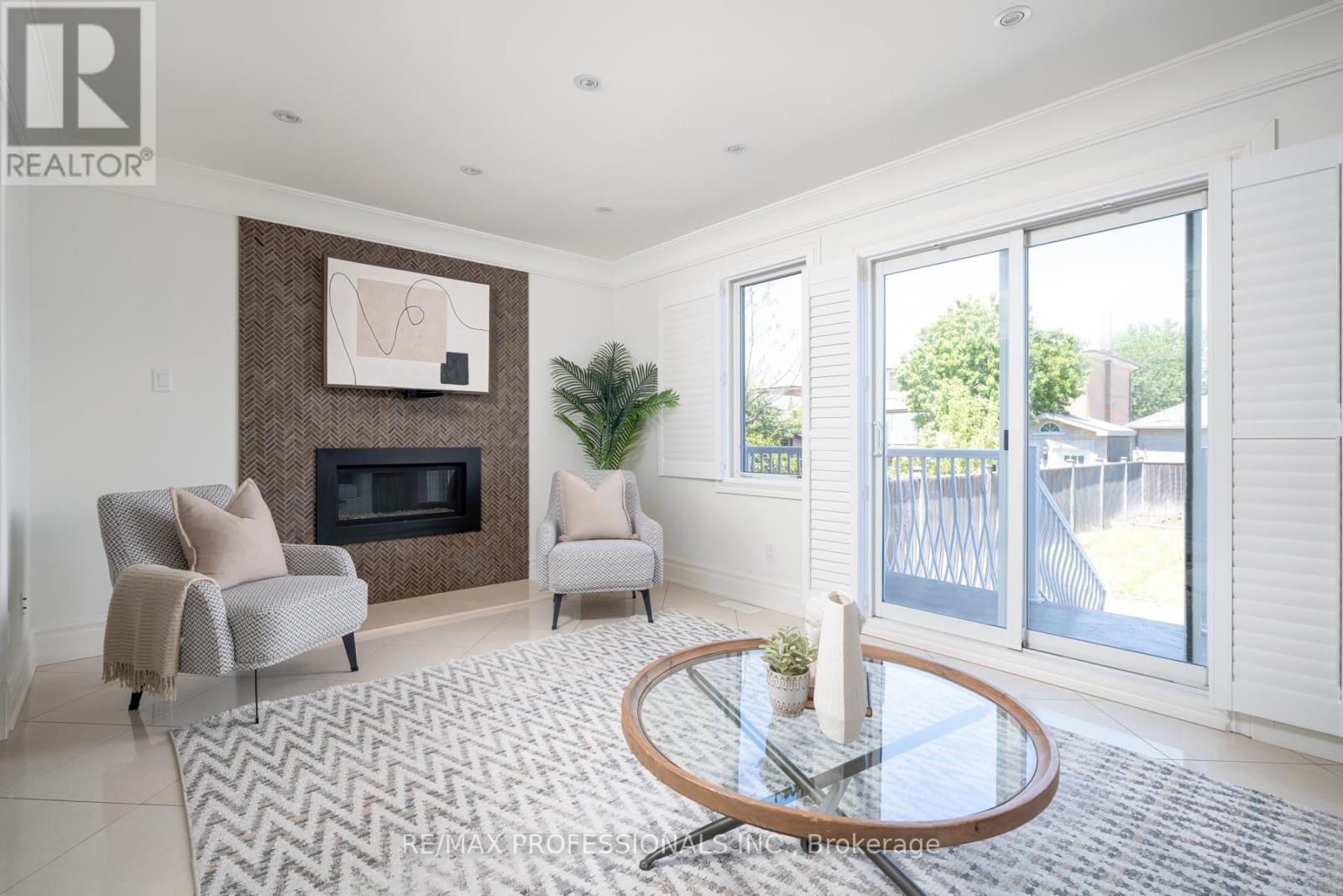 84 Harding Avenue, Toronto, Ontario  M6M 3A5 - Photo 5 - W13210324