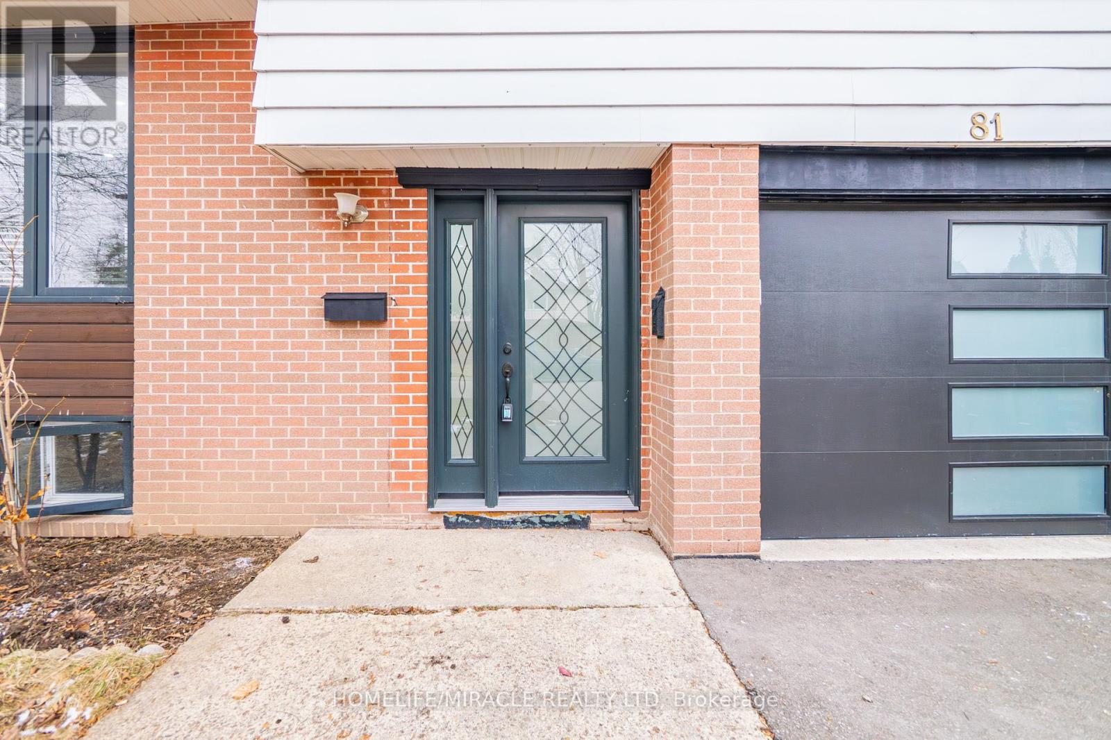 81 Watson Crescent, Brampton, Ontario  L6W 1E5 - Photo 2 - W13210328