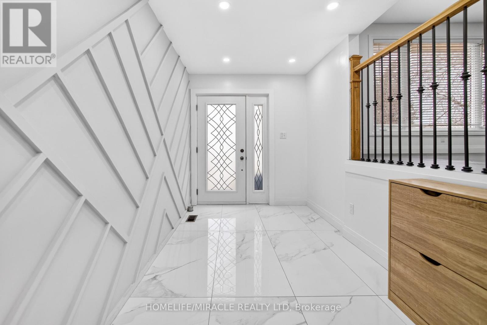 81 Watson Crescent, Brampton, Ontario  L6W 1E5 - Photo 4 - W13210328
