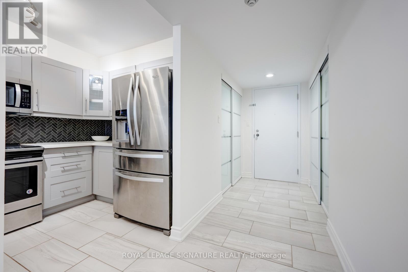 1106 - 50 Eglinton Avenue W, Mississauga, Ontario  L5R 3P5 - Photo 5 - W13210348