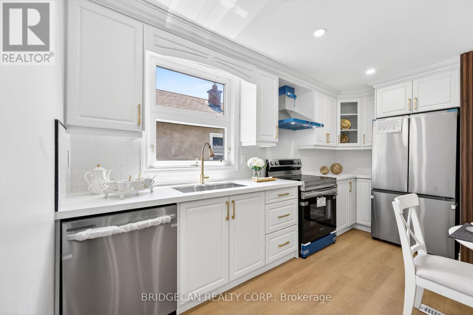 82 East 38th Street, Hamilton, Ontario  L8V 4E5 - Photo 3 - X13210140