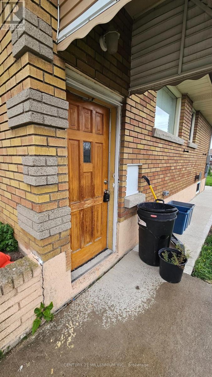 Bsmt - 32 Stewart Avenue, Thorold, Ontario  L2V 2W7 - Photo 2 - X13210192