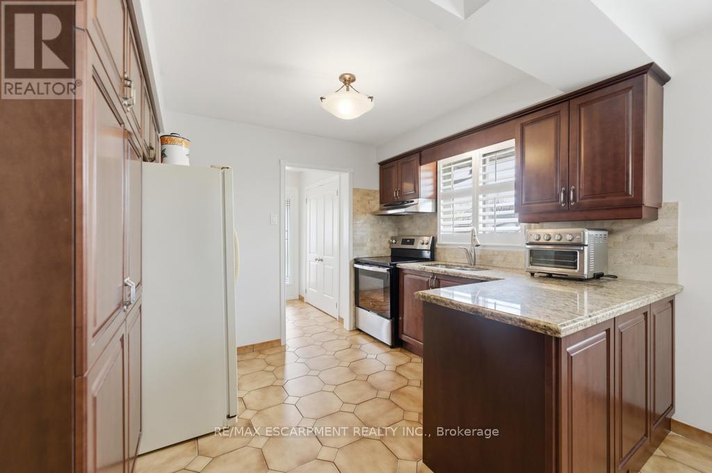 68 Nugent Drive, Hamilton, Ontario  L8H 2M8 - Photo 5 - X13210266