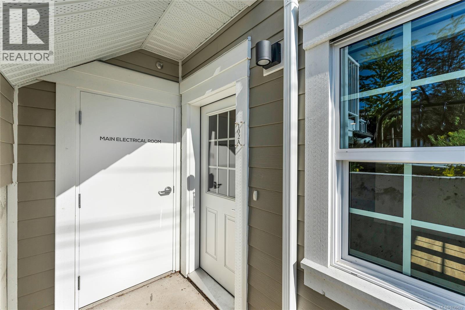 102 A 1224 Richardson St, Victoria, British Columbia  V8V 3E1 - Photo 2 - 1038422