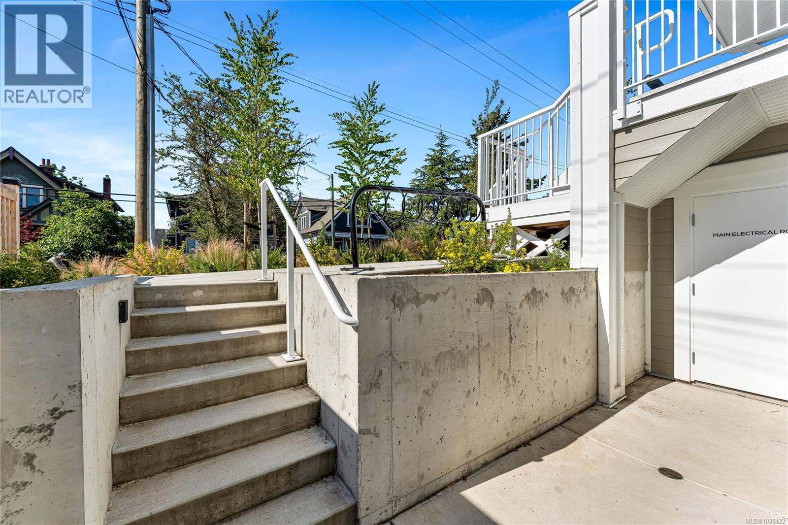 102 A 1224 Richardson St, Victoria, British Columbia  V8V 3E1 - Photo 3 - 1038422