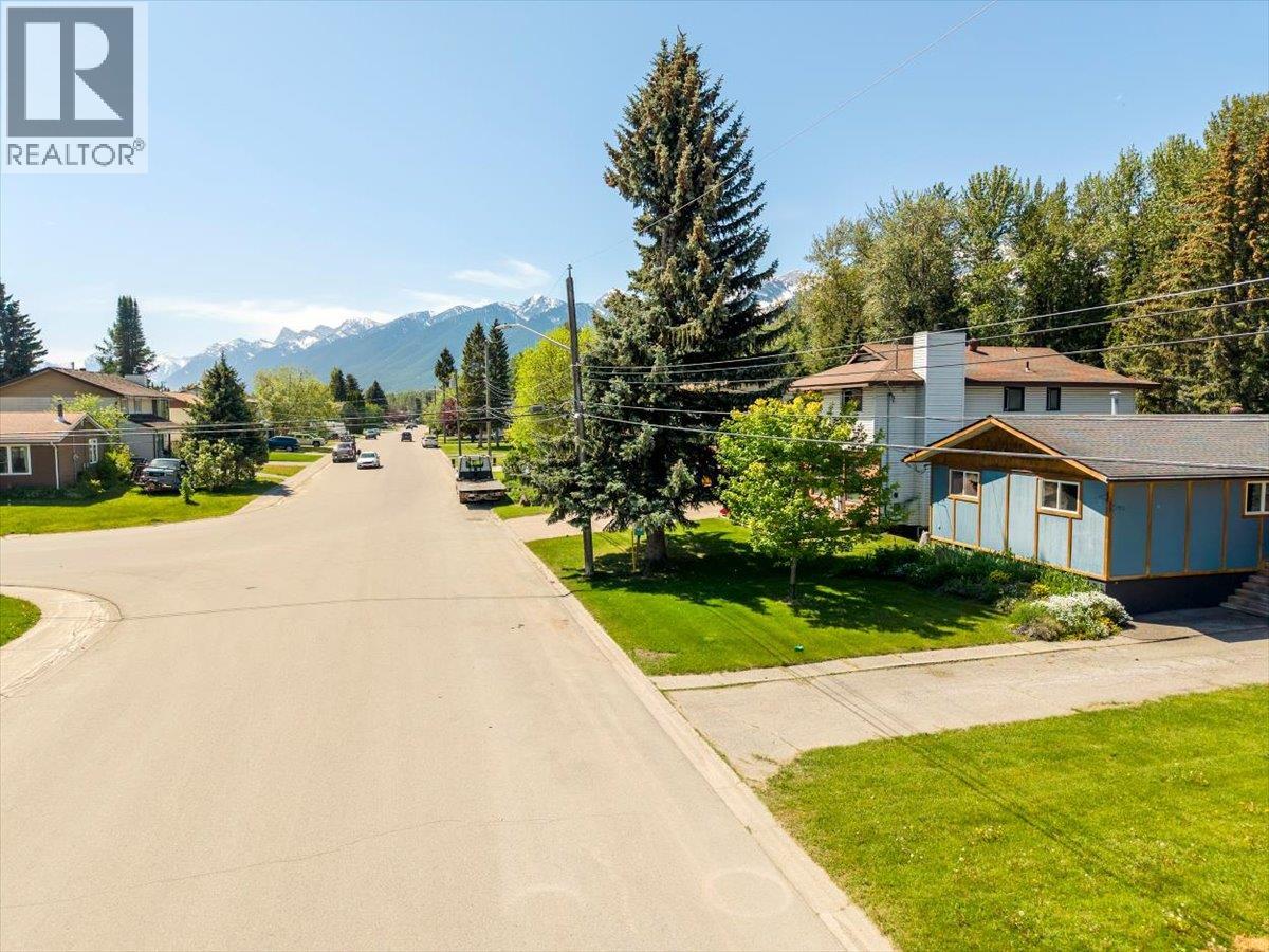 8 Mt Proctor Avenue, Fernie, British Columbia  V0B 1M3 - Photo 14 - 10389064