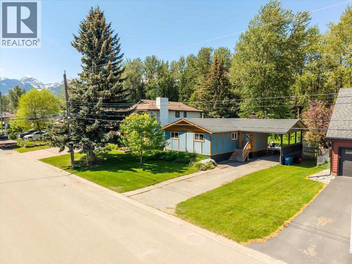 8 Mt Proctor Avenue, Fernie, British Columbia  V0B 1M3 - Photo 13 - 10389064