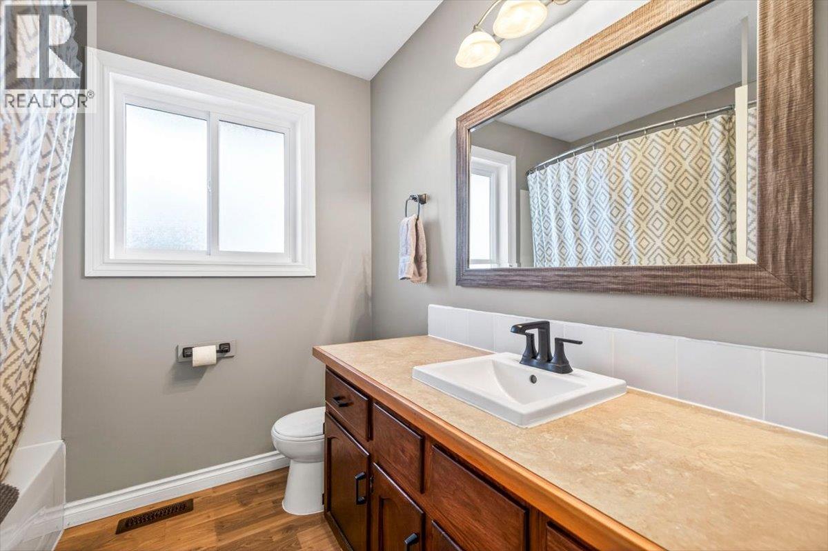 8 Mt Proctor Avenue, Fernie, British Columbia  V0B 1M3 - Photo 40 - 10389064