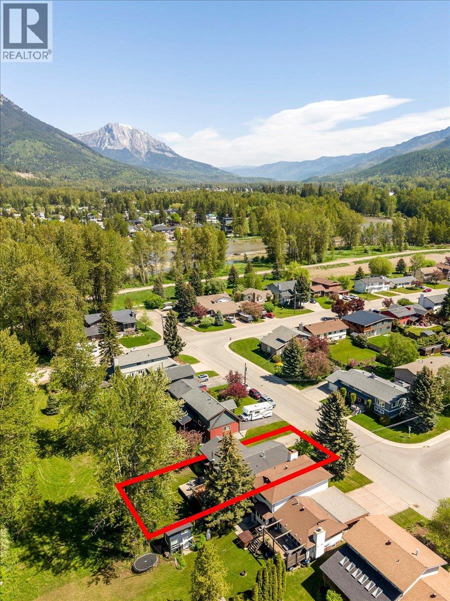 8 Mt Proctor Avenue, Fernie, British Columbia  V0B 1M3 - Photo 11 - 10389064