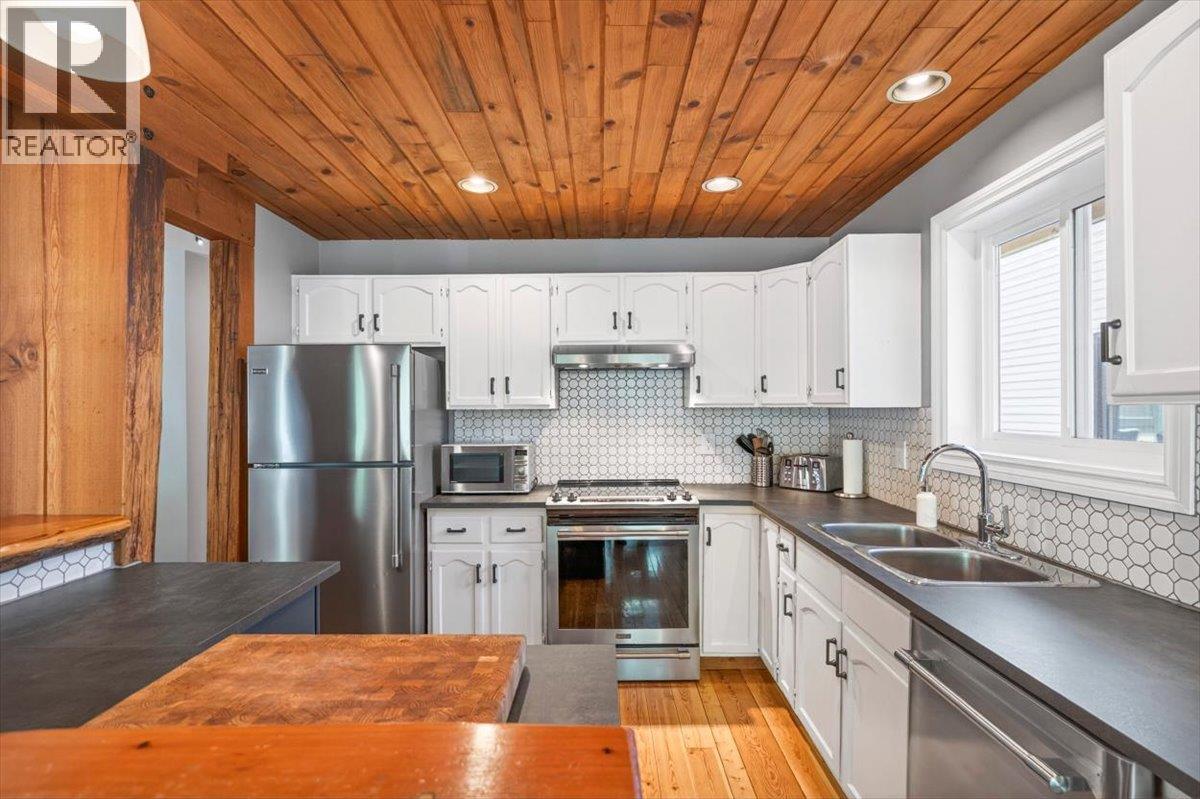 8 Mt Proctor Avenue, Fernie, British Columbia  V0B 1M3 - Photo 33 - 10389064