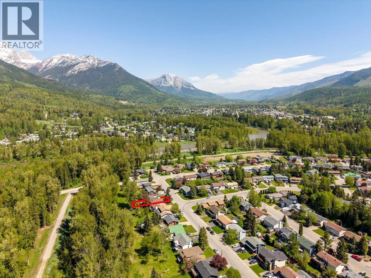 8 Mt Proctor Avenue, Fernie, British Columbia  V0B 1M3 - Photo 10 - 10389064