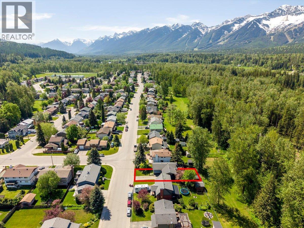 8 Mt Proctor Avenue, Fernie, British Columbia  V0B 1M3 - Photo 7 - 10389064