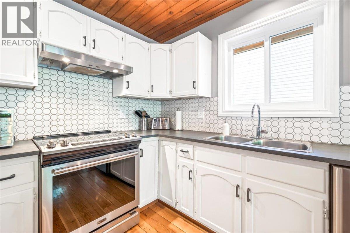 8 Mt Proctor Avenue, Fernie, British Columbia  V0B 1M3 - Photo 35 - 10389064