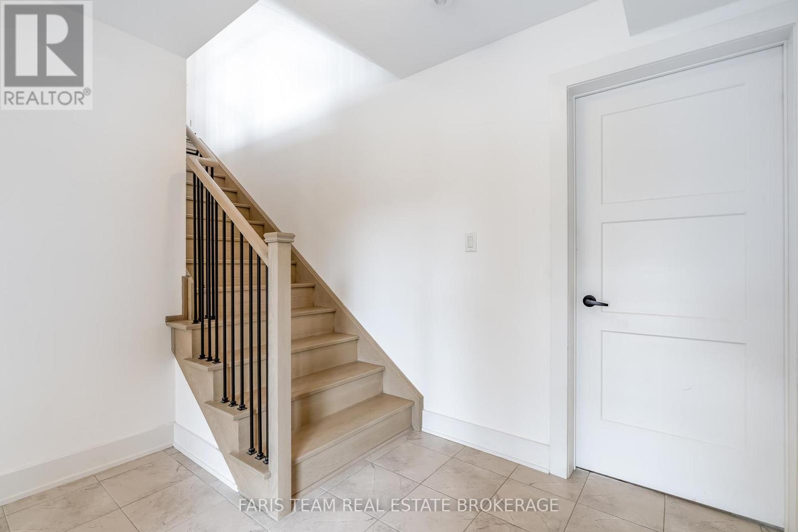 53 Harvest Crescent, Barrie, Ontario  L9J 0T5 - Photo 7 - S13161002