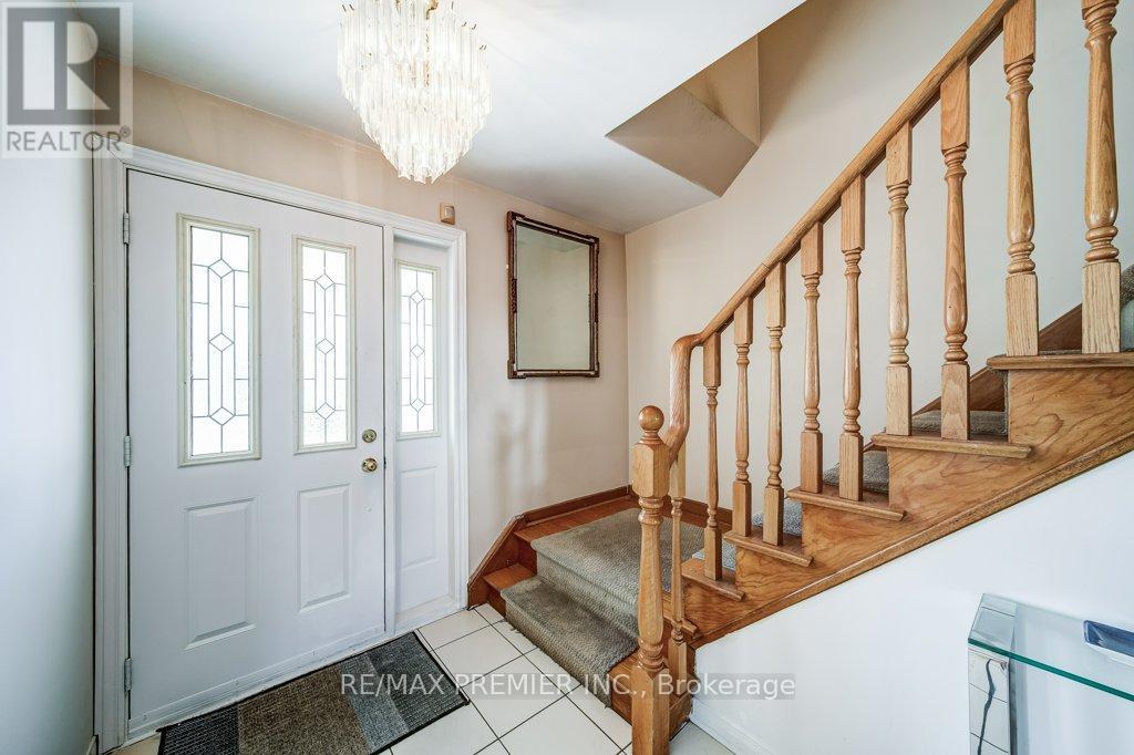 334 Rimilton Avenue, Toronto, Ontario  M8W 2E4 - Photo 5 - W12926282