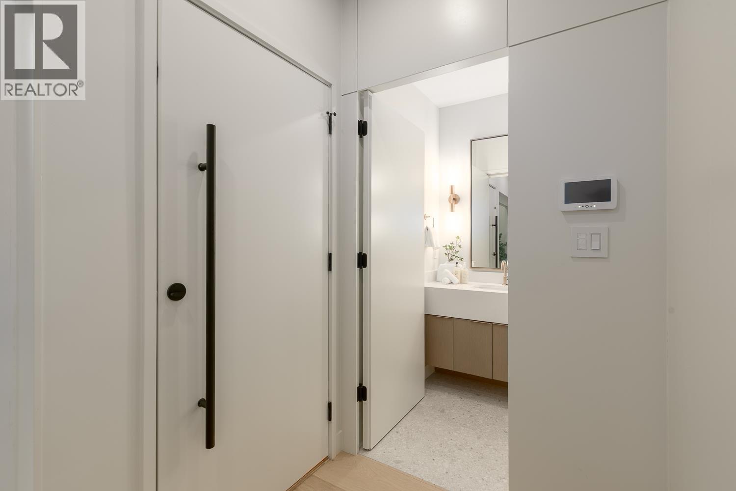 5405 Wales Street, Vancouver, British Columbia  V5R 3M9 - Photo 2 - R3129313