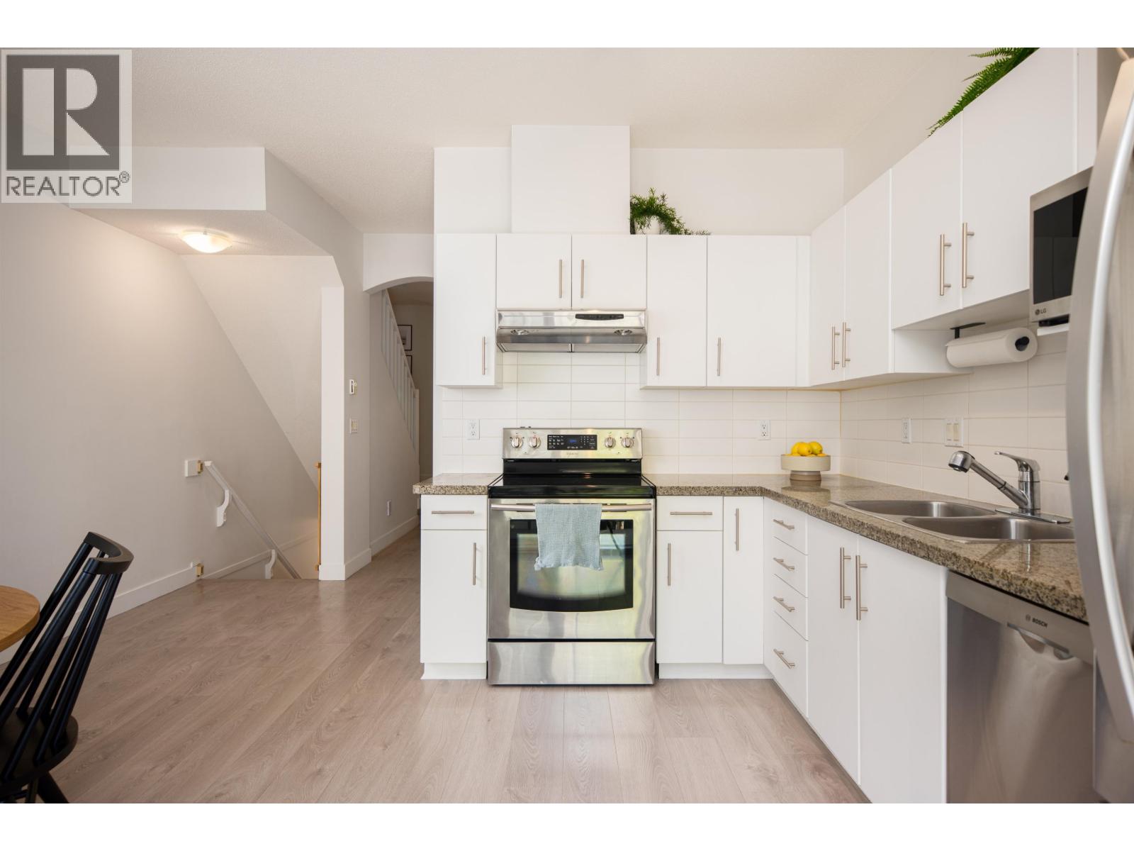 2 8533 Cumberland Place, Burnaby, British Columbia  V3N 5C1 - Photo 10 - R3129322