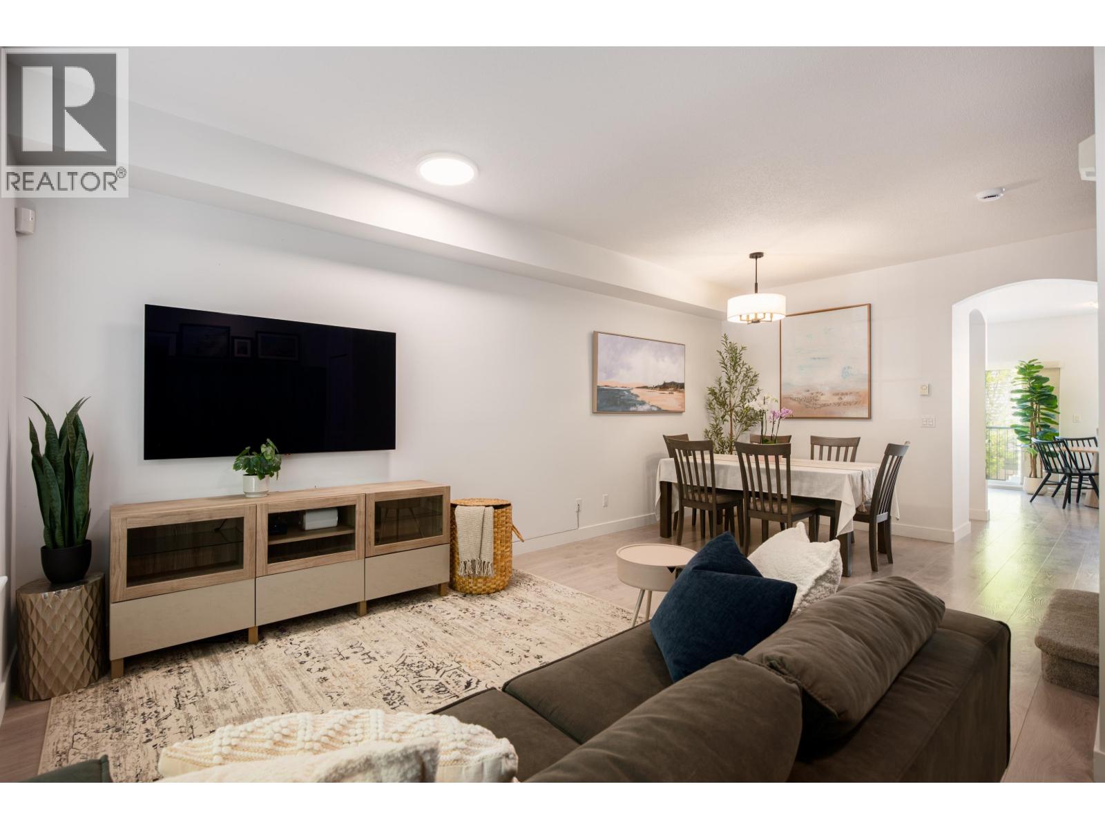 2 8533 Cumberland Place, Burnaby, British Columbia  V3N 5C1 - Photo 2 - R3129322