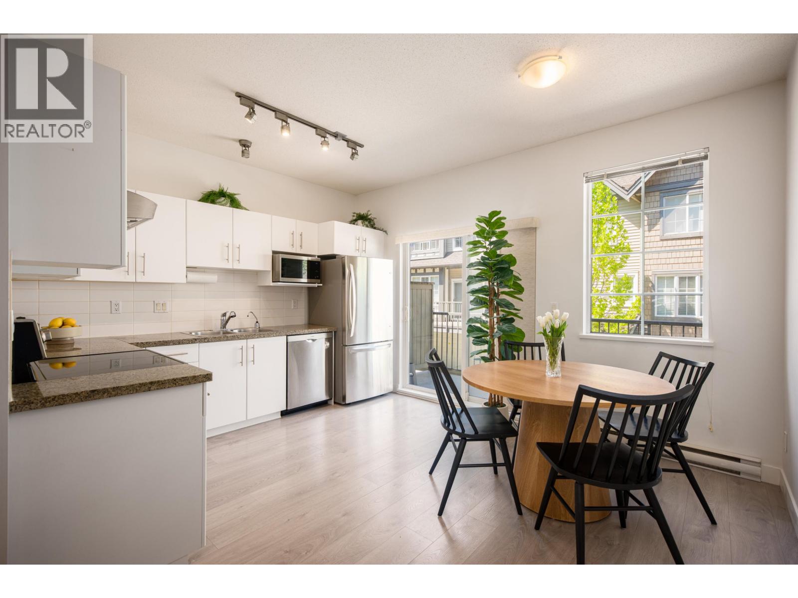 2 8533 Cumberland Place, Burnaby, British Columbia  V3N 5C1 - Photo 8 - R3129322