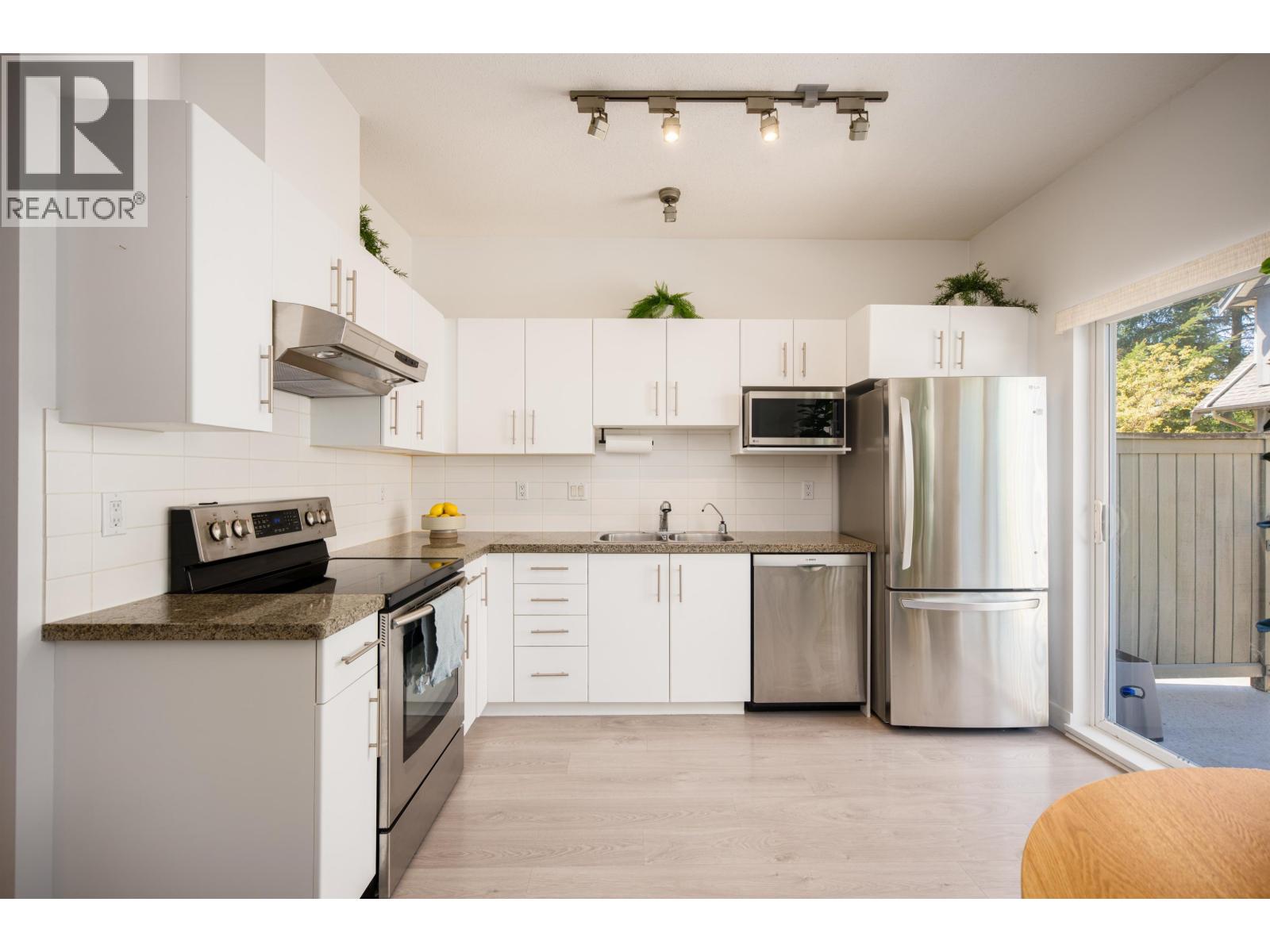 2 8533 Cumberland Place, Burnaby, British Columbia  V3N 5C1 - Photo 9 - R3129322