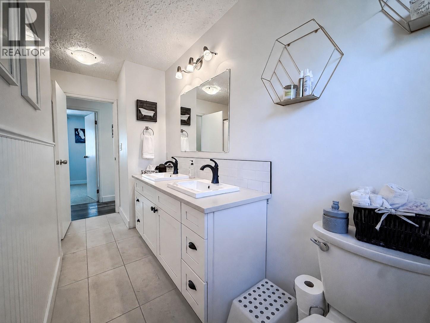 2300 Mcbride Street, Trail, British Columbia  V1R 4N8 - Photo 26 - 10389081